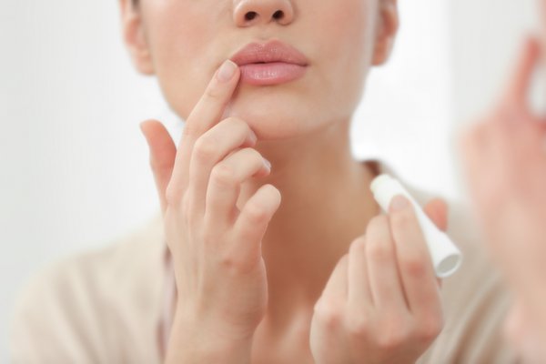 10 Rekomendasi Lip Serum yang Bikin Bibir Lebih Sehat dan Lembap (2023)