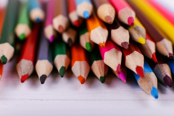 15 Rekomendasi Pensil Warna yang Bagus untuk Hasil yang Memukau! (2023)