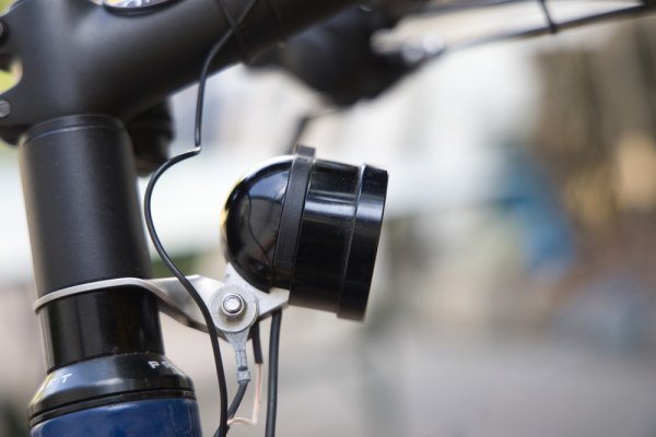 10 Rekomendasi Lampu Sepeda yang Bikin Bersepeda Lebih Aman di Malam Hari (2023)