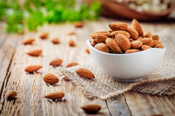 Ngemil Tanpa Khawatir Gemuk dengan 10 Rekomendasi Snack Kacang Almond Berikut (2021)