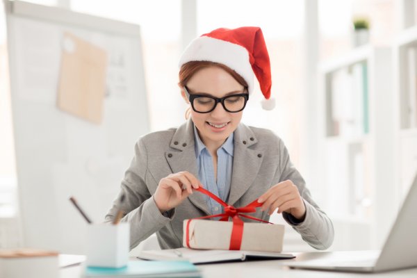 Festive Corporate Gifting Made Easy: 10 Creative and Inexpensive Ideas for Corporate Gifts for Christmas 2019 and Tips on Choosing the Right One