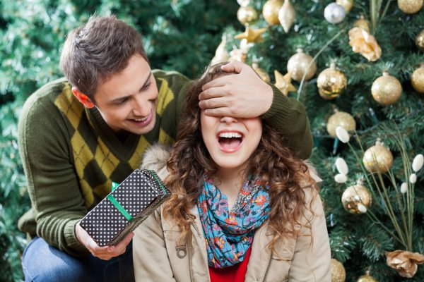 Gợi ý 10 món quà Noel ý nghĩa cho bạn gái khiến nàng thích thú (năm 2021)