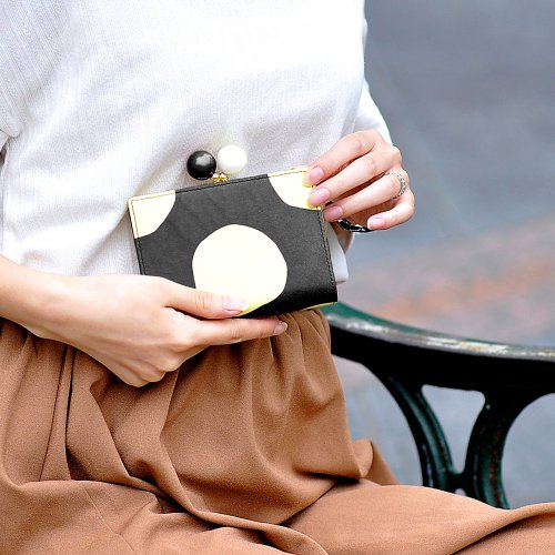 内側に素敵な柄♡新作】Vivienne Westwood 折財布 エナメル 黒 女子