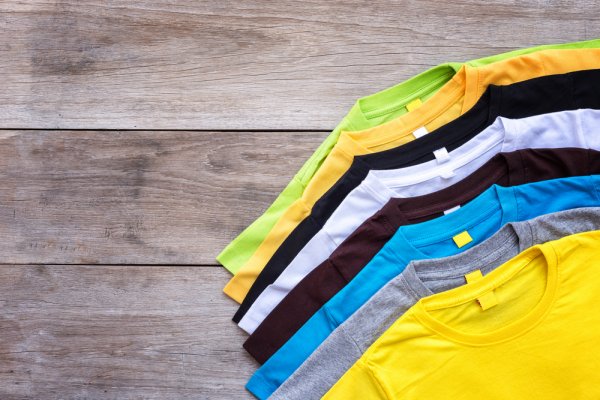 10 Ragam Desain Baju Vektor Keren yang Bisa Jadi Pilihan Oke untuk Bersantai