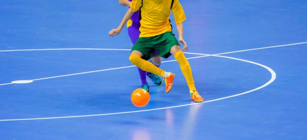 Aman dan Nyaman Saat Bermain Futsal dengan 9 Rekomendasi Baju Futsal Terbaik