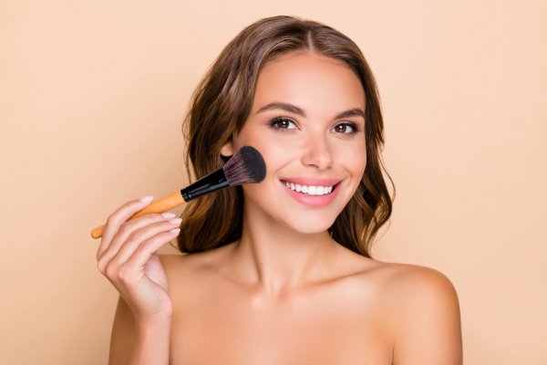 Makeup Terlihat Lebih Hidup dengan 15 Rekomendasi Makeup Contour Kit Terbaik, Cocok untuk Pemula! (2023)