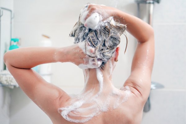 Lebih Praktis dan Efektif dengan 15 Rekomendasi Shampoo dan Conditioner 2in1 Terbaik untuk Rambut! (2023)
