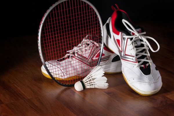 Rekomendasi 9 Sepatu Badminton Terbaru dengan yang Nyaman dan Terjangkau (2023)