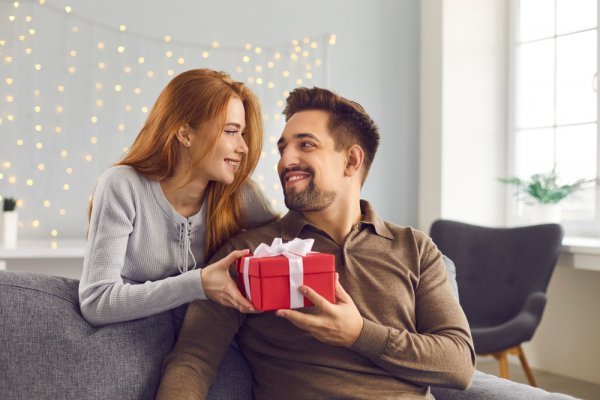 Mua ngay 10 món quà Valentine cho chồng khiến chàng bất ngờ và cảm động (năm 2023)