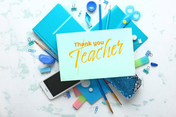Gợi ý 10 bộ quà tặng 20/11 ý nghĩa cho thầy cô giáo (năm 2020)