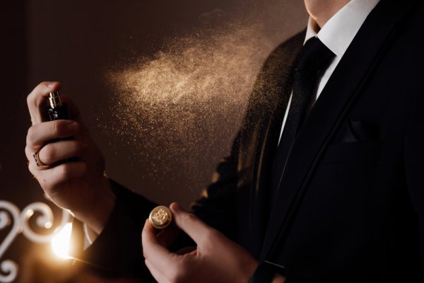 8 Rekomendasi Parfum YSL yang Enak untuk Pria, Tampil Maskulin dan Semakin Percaya Diri (2023)