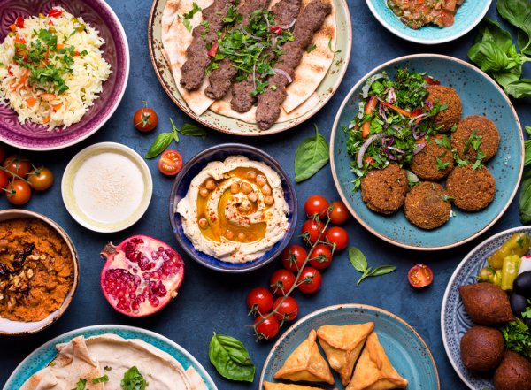 Hobi Makan dan Jago Masak? Coba 13 Resep Makanan Arab yang Kaya Rasa dan Menggugah Selera Ini!