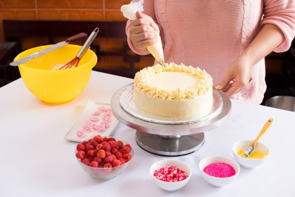 Ingin Kue Tampak Lebih Cantik? Coba 8 Rekomendasi Elemen Hiasan Kue Simpel Ini untuk Mempermanis Tampilan Kue