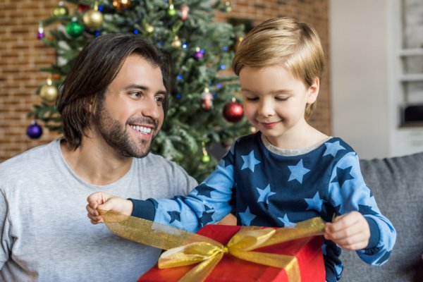 Gợi ý mua 10 món quà Giáng Sinh độc đáo và ý nghĩa cho con trai (năm 2020)