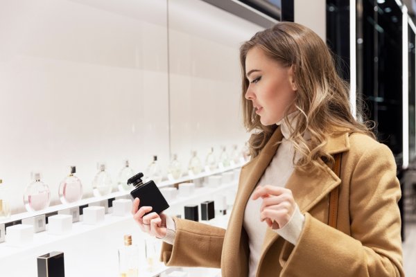 Tingkatkan Keanggunan Anda dengan 15 Rekomendasi Parfum Chanel Wanita yang Tidak Boleh Dilewatkan (2023)
