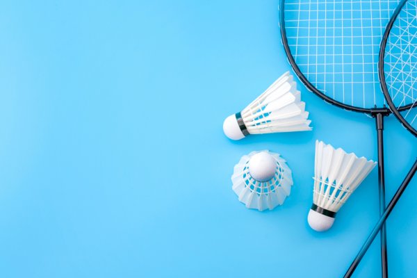 15 Rekomendasi Raket Victor Terbaik untuk yang Hobi Badminton (2023)