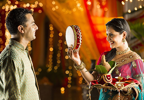 All Males Take Note and Bring Your A Game This Karwa Chauth: 10 Gift Ideas to Make Karva Chauth Special for Her in 2019