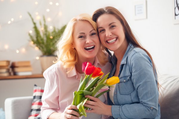 Show Your Mom What She Means to You, with These 10  Awesome Mother's Day Gift Ideas That are Sure to Bring a Smile to Her Face! (2020)