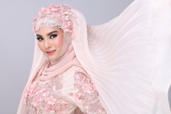 11 Rekomendasi Model Kebaya Modern Hijab yang Sopan dan Fashionable (2023) 