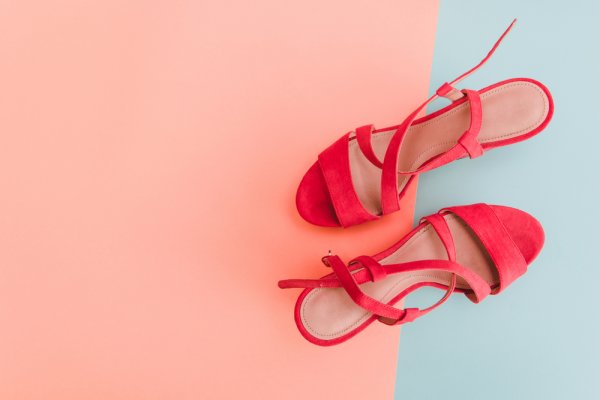 Tampil Penuh Percaya Diri dengan 10 Rekomendasi Sandal Wanita yang Bisa Dibeli di Shopee! (2023)