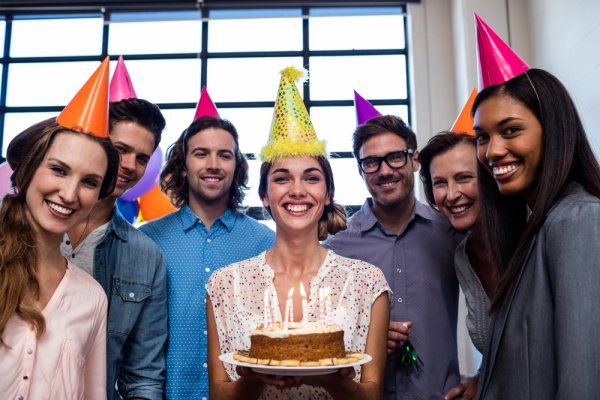 Gợi ý 30 món quà sinh nhật hài hước và dễ thương nhất tặng đồng nghiệp (