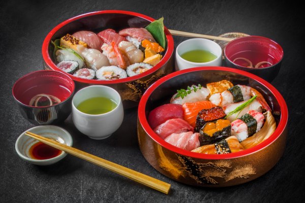 Kenali Table Manner Makan ala Jepang dan Miliki Aneka Peralatan Makan Jepang Ini Yuk! (2023)