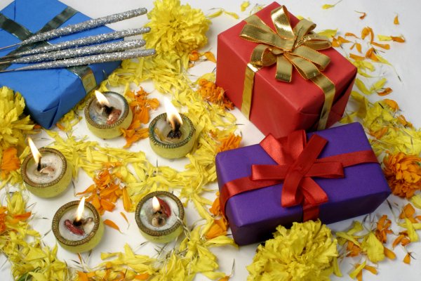 Don't Let Distance Come in the Way of Sending Thoughtful Diwali Gifts to India: 12 Gift Ideas for Diwali 2019