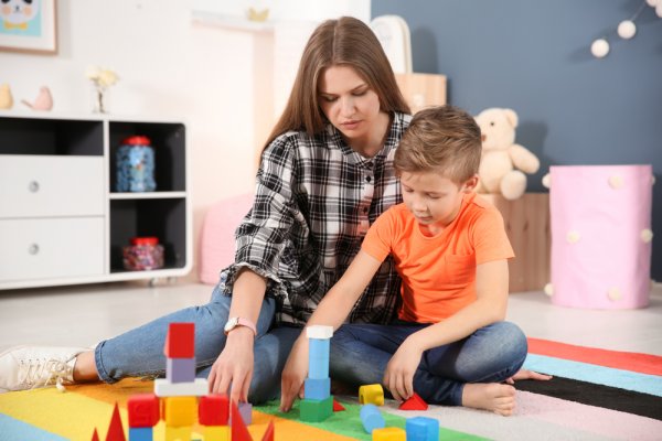 Worried about Raising a Child with Autism? Check out Your Complete Guide to Understanding and Managing Autism and Provide Positive Parenting to Your Child (2020)