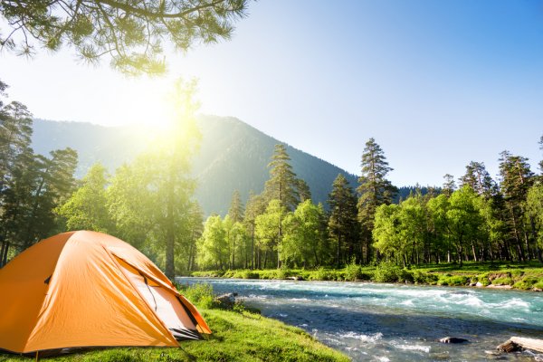 Mau Camping? Yuk, Pahami Dulu Manfaat dan Tips Saat Camping serta 10 Rekomendasi Alat yang Wajib Dibawa