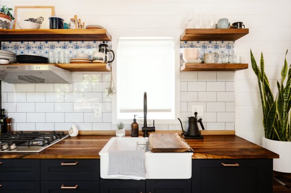 Not Everyone Can Have a Spacious Farmhouse-Style Kitchen(2021): Check Out the Following Best Kitchen Storage Hacks Ways to Organize and Clean Your Kitchen! 