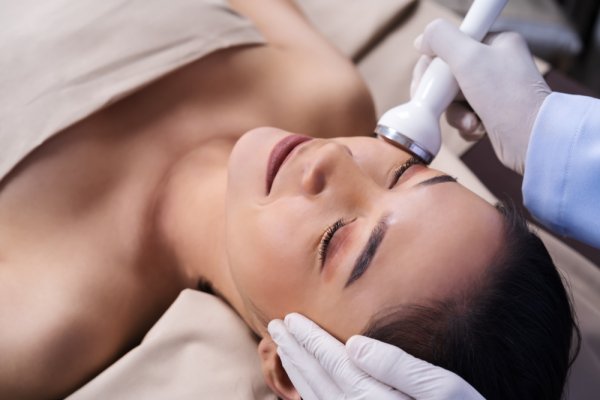 4 Rekomendasi Klinik Ultherapy di Surabaya untuk Bikin Wajah Lebih Elastis dan Awet Muda (2023)