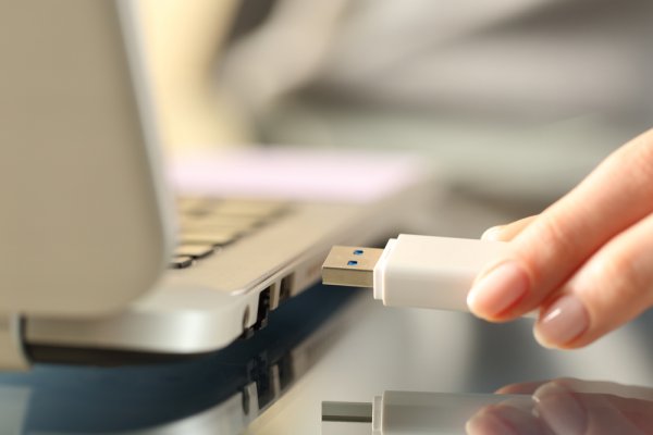 10 Rekomendasi USB Hub Murah Terbaik di Bawah 200 Ribu! (2023)