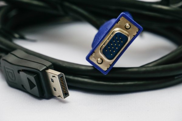 10 Rekomendasi VGA to HDMI dengan Berbagai Tipe Sesuai Kebutuhan Anda! (2023)