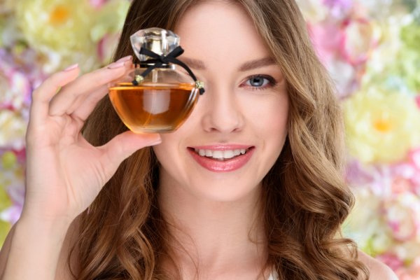 15 Rekomendasi Parfum Wangi Segar Wanita, Pilihan Terbaik untuk Anda (2023)