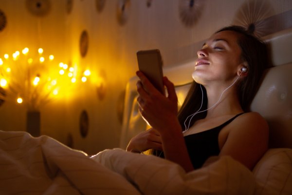 Mau Kamar Tidur Semakin Estetik? Pilihlah 10 Rekomendasi Lampu Tidur Unik yang Berikan Kenyamanan Beristirahat (2020)