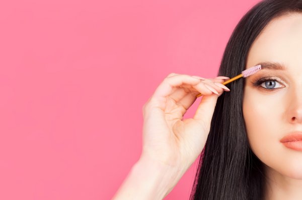 15 Rekomendasi Maskara Murah untuk Kamu yang Baru Belajar Make Up! (2023)