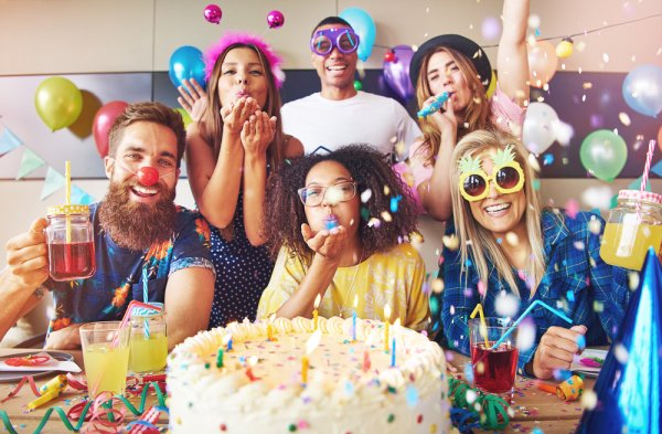Rayakan Hari Ulang Tahun Orang Tercinta dengan 30 Hadiah Ulang Tahun Paling Berkesan Rekomendasi Para Pakar (2023)