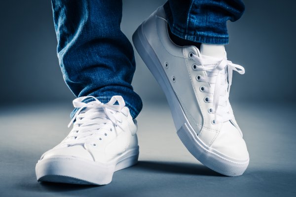 Penampilanmu Dijamin Makin Keren dengan Rekomendasi 7+ Sneakers Terbaru untuk Pria dan Wanita 2023