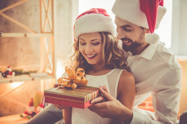 Top 10 món quà Noel ý nghĩa cho bạn gái khiến nàng thích mê (năm 2021)