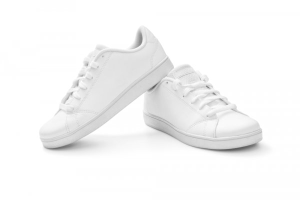 Melangkah Gaya dengan 15 Rekomendasi Sepatu Putih, Tren, dan Pilihan Terbaik!	