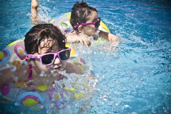 Ajak Anak Berlatih Berenang Sejak Dini dan Bekali Si Kecil dengan 10 Rekomendasi Perlengkapan Renang Anak Berikut! (2023)