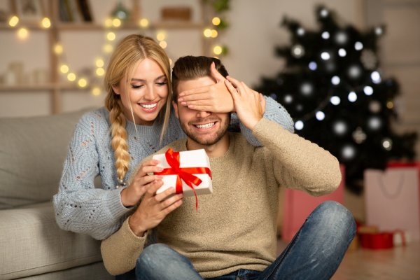 Gợi ý 10 món quà tặng sinh nhật cho chồng đầy yêu thương (năm 2021)