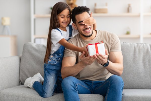 10 gợi ý làm quà tặng cha độc đáo, ý nghĩa (năm 2021)