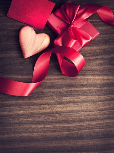Looking for Valentine Gifts Online? Check Out Our 10 Amazingly Cute Gifts for Boyfriend on Valentine's Day (2018)