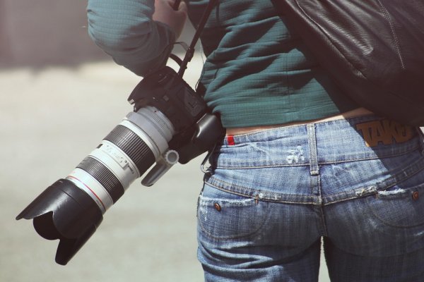 Siapa pun Bisa Jadi Fotografer Asal Punya 11 Peralatan Fotografi Dasar untuk Pemula Ini!
