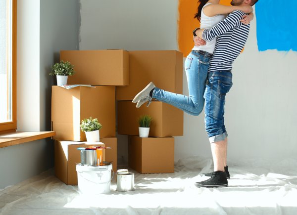 Moving in With Your Boyfriend? Check Out These 10 Heartwarming Gifts to Help Him Settle in and Mark the Big Step You're Both Taking (2018)