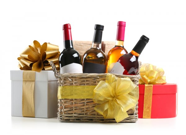 Why are More People Giving Wine as Gifts? How to Select Wine for Gifting and 10 Bottles of Wine to Give for Diwali 2019