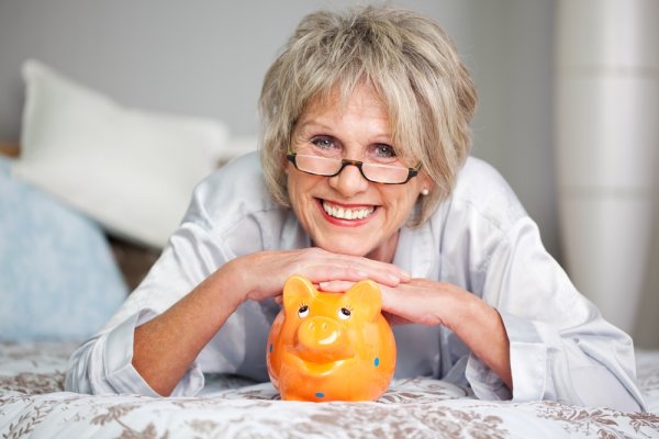 女性が喜ぶ人気の定年退職 退職祝いのプレゼントランキング 年代別の予算やメッセージ文例も紹介 ベストプレゼントガイド