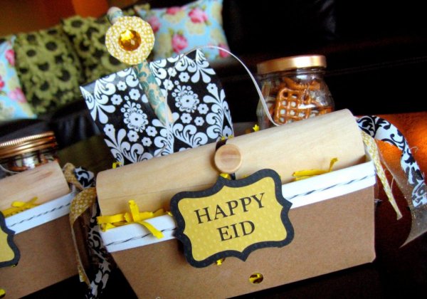 यहां आपकी पत्नी के लिए ईद पर 15 अद्भुत उपहार हैं जो आपको निश्चित रूप से उसे देने चाहिए और उनके दिन को और अधिक सुंदर बनाना चाहिए। ईद की खरीददारी के लिए सुझाव (2020)
