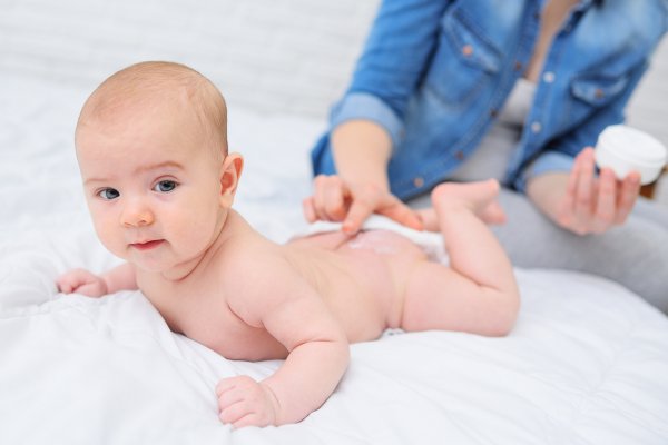 15 Rekomendasi Salep Ruam Popok Bayi Pilihan Terbaik para Bunda (2023)